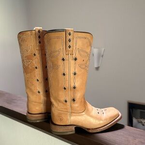 Vintage Ariat Square Toe Boots